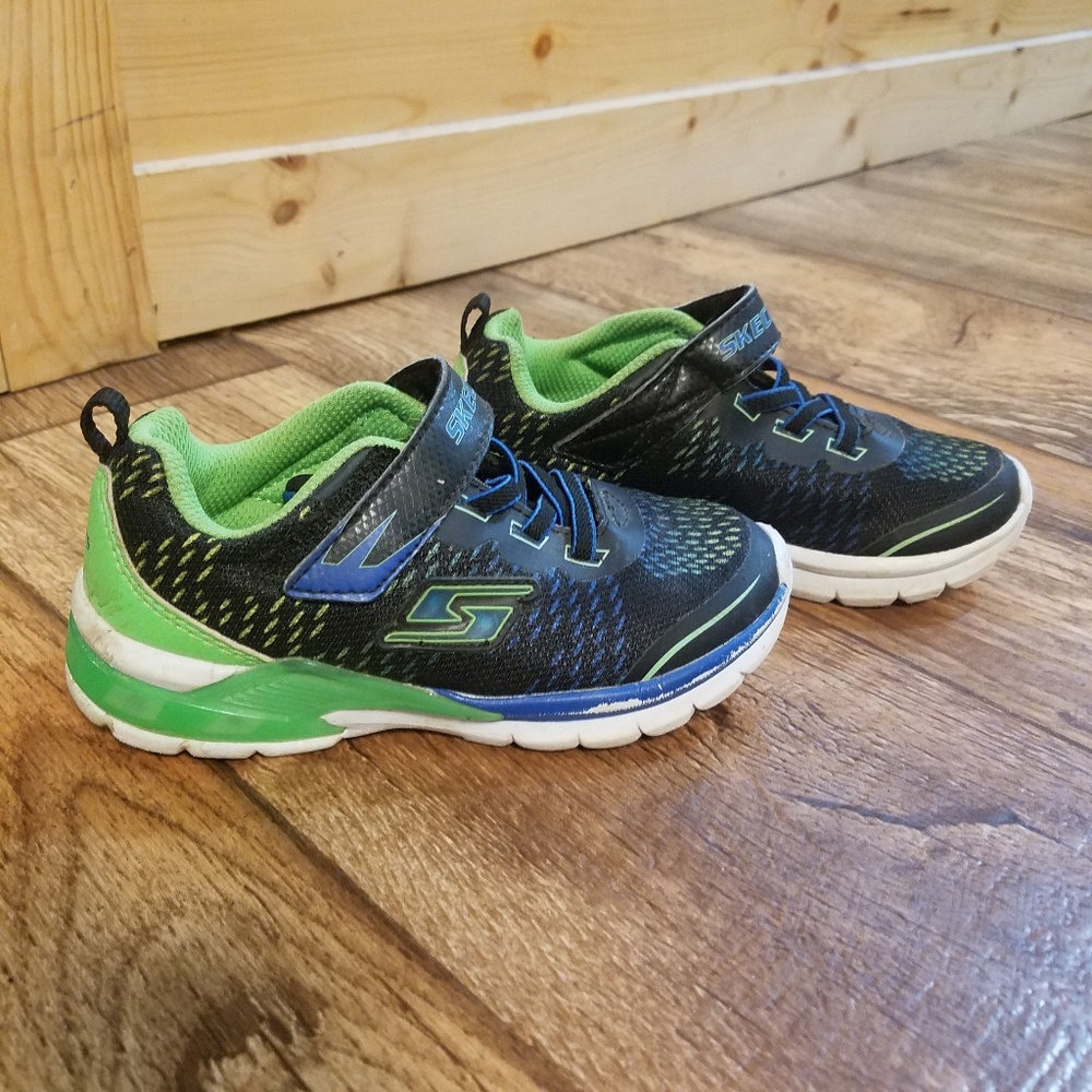boys size 10 sketchers